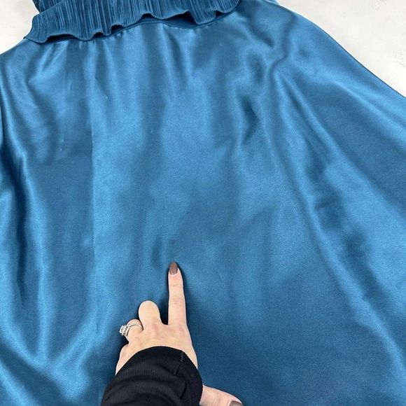 Cachet Teal Plisse Top Satin Formal Gown Dress Long Sleeveless Size 6 Zip Back - Picture 6 of 13